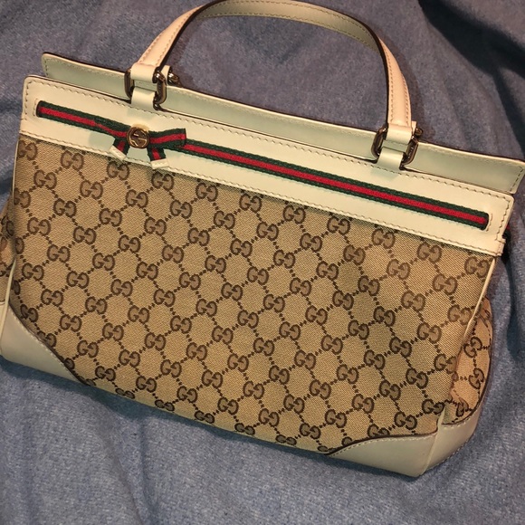 Gucci Handbags - Gucci Purse